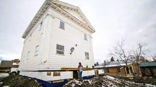 Ils doivent déplacer une banque de 100 tonnes