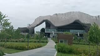 تمشي في أمان الله حتى تلقى هذا الوحش المعماري ???? architecture monstre in Milano